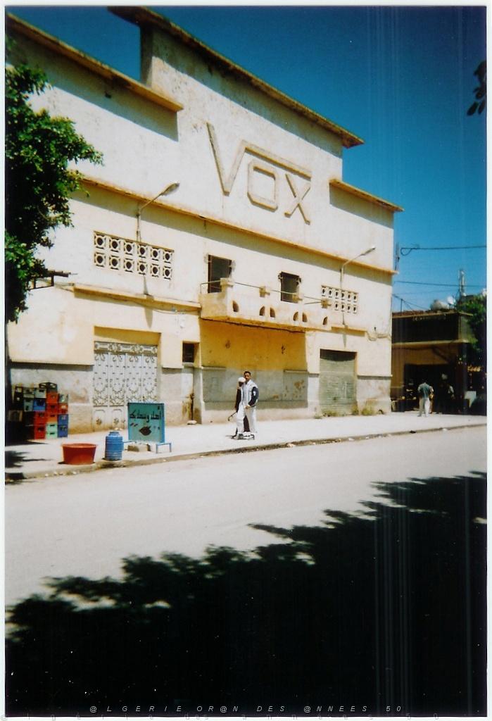 VOYAGE DU 22 29 04 2006 800 Perregaux rue R Poincare cinema Vox.jpg